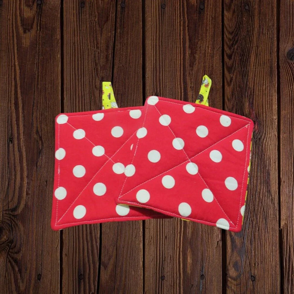 Handmade Potholder, Set of 2, Reversible Chickens and Polka Dot Quilted Hot Pads - Picture 3 of 3